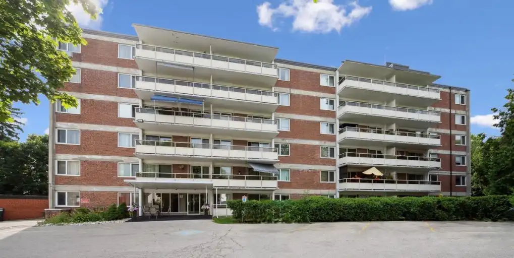 Surrey Place Apartments | 807 Frederick Street, Kitchener | 3171443