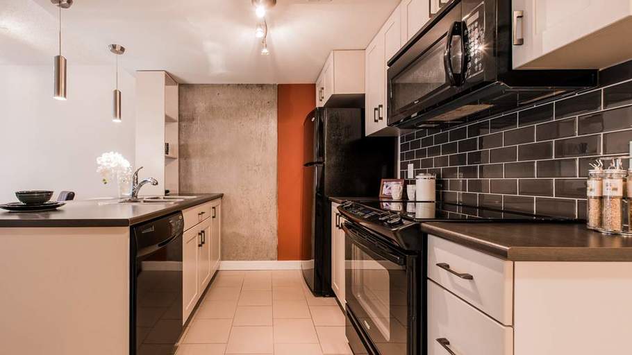 Mayfair Village South | 10047 109 Street NW, Edmonton | 3155728