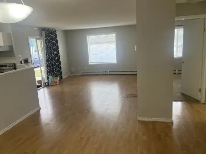 A Cozy 2-Bed & 2-Bath, Spacious & Bright Corner Unit | 3000 Citadel Meadow Point Northwest, Calgary | 3155788