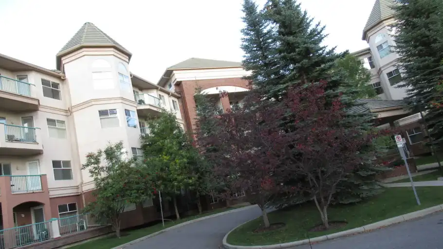 Top Floor Condo 2 bd | 200 Lincoln Way SW, Calgary | 3155804