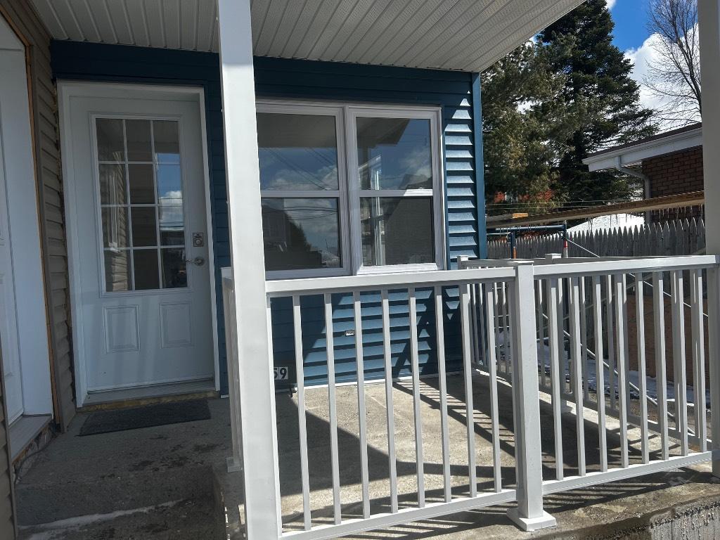 4 1/2 avec une grande cour | 3157297