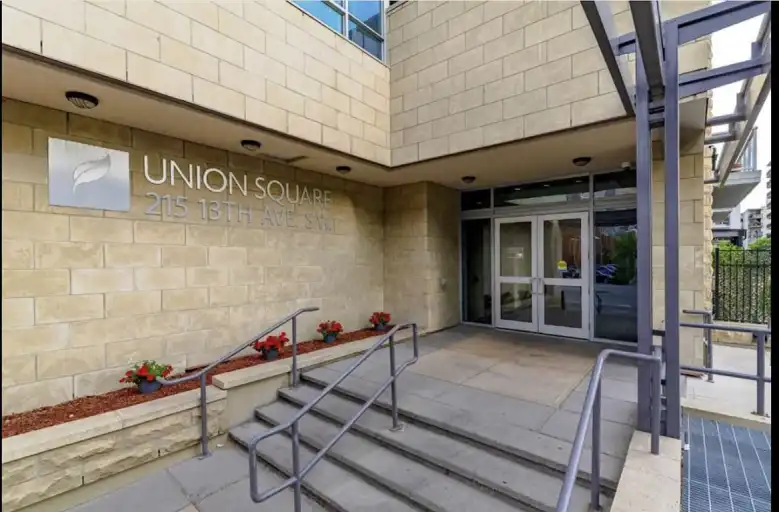 Stylish Highrise. Panoramic views city,mountains,sunny SW corner unit | 1904 - 215 13 Ave SW, Calgary | 3157648