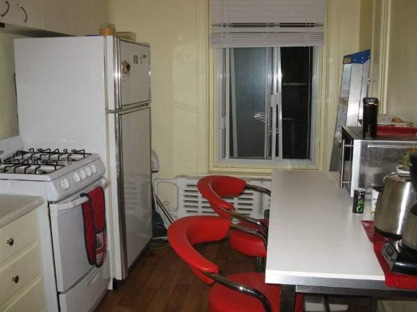 PRES DU METRO SNOWDON 2 CHAMBRES FERMEES- RENOVE | 3157708