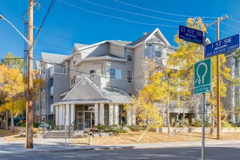 Cozy Renovated 2 Bed 1 Bath in the Heart of Downtown | 2204 1 St SW, Calgary | 3157955