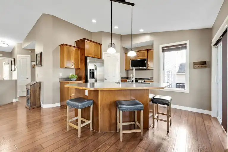 Bright 2 Bedroom Upper Level House Available Dec 1st | Calgary | 3157963