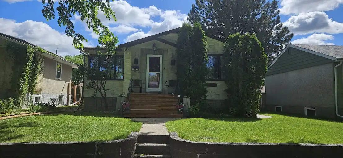 Charming Updated Bungalow in Montrose — 3 Bed, 2 Bath, Heated Garage | 12131 61 Street NorthWest, Edmonton | 3157968