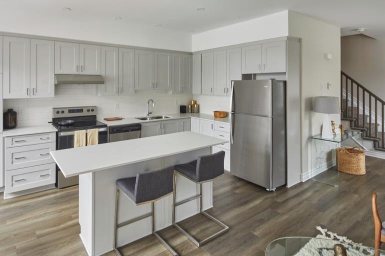 Hennessy Court | 401 Ralph Hennessy Avenue, Ottawa | 3160894