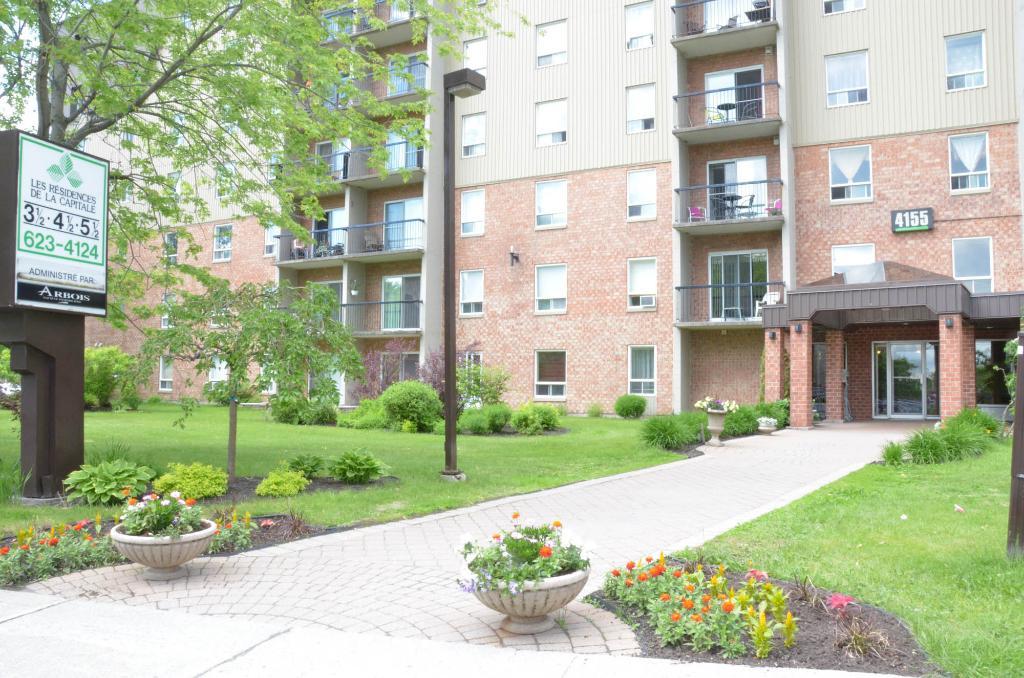 4 1/2 Charlesbourg - Piscine - jardins - libre/décembre/janvier/avril | 3181249