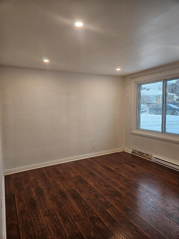 4 1/2 Chomedey 2e Etage + Stationnement | 3160165