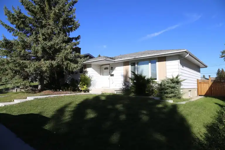 3 bed main floor Huntington - 2 car garage | Calgary | 3162622