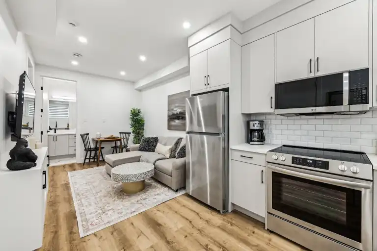 Move-In Ready | Furnished Executive Suite w/ Full Kitchen + Laundry | 4303 Richmond Road Southwest, Calgary | 3160515