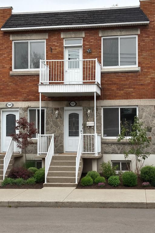 Ahuntsic Grand bas de duplex entièrement rénové à louer– Disponible | 3160556