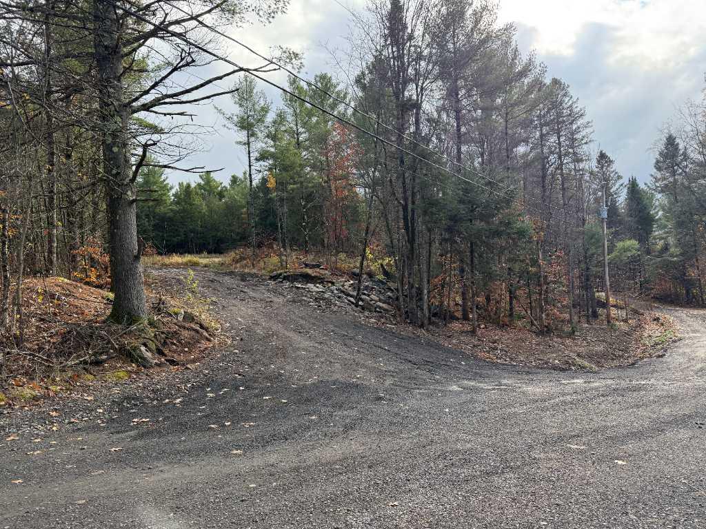 Magnifique terrain boisé dans un secteur en développement à Ste-Sophie | 3160567