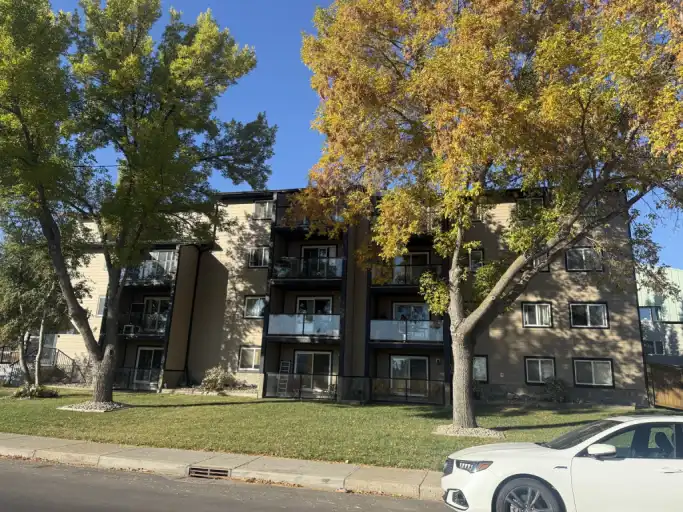 (PN519) 1 Bed 1 Bath main floor apartment storage comes with 1 parking stall | 11224 116 St Nw, Edmonton | 3161219