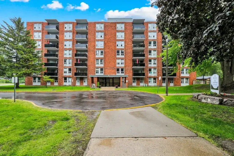 Governor House East & West Apartments | 351, 361, 369 London Road, Sarnia | 3167463