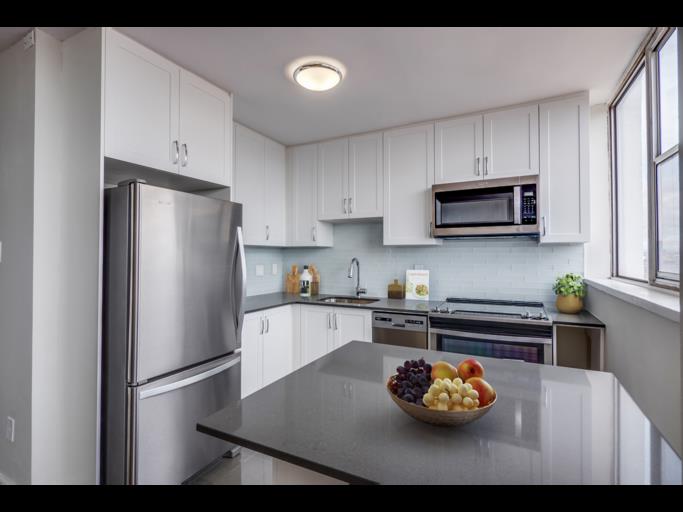 2040 Eglinton Avenue West | 2040 Eglinton Avenue West, Toronto | 3171835