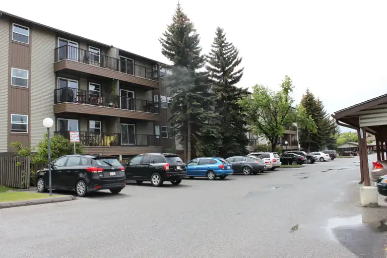 Sandhurst on 17th | Calgary | 3162592