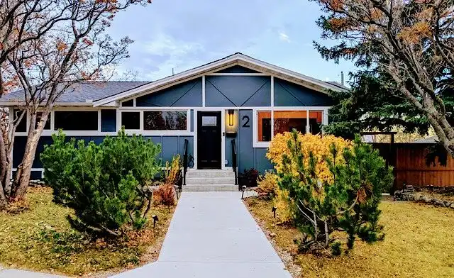 Spacious bungalow nestled close to downtown and Mount Royal university | 2 Grove Hill Place Southwest, Calgary | 3166363