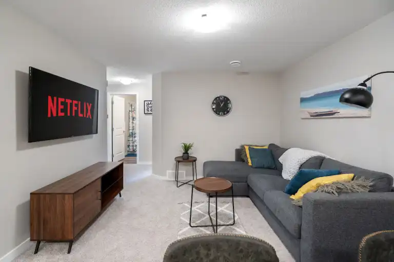 Liz's Cozy 2 Bedroom Basement Suite | Calgary | 3162636