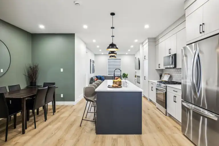 Executive Furnished Townhome, Free Parking, Immediate Move-In | 4101 42 Street Southwest, Calgary | 3162656