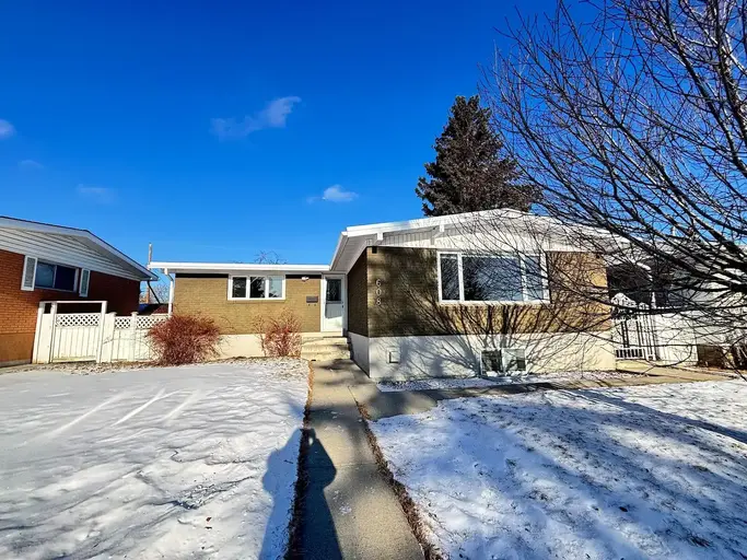 Fabulous location- 3 bedroom Main floor for rent | Calgary | 3164502