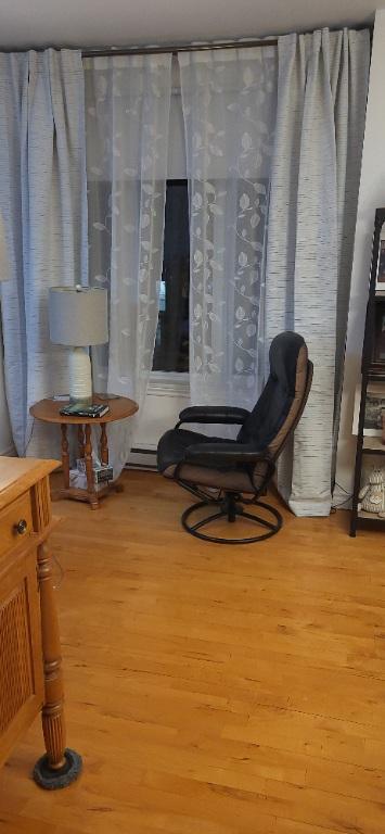 Appartement 4 1/2 très beau et très éclairé situé au 2e étage | 3164606