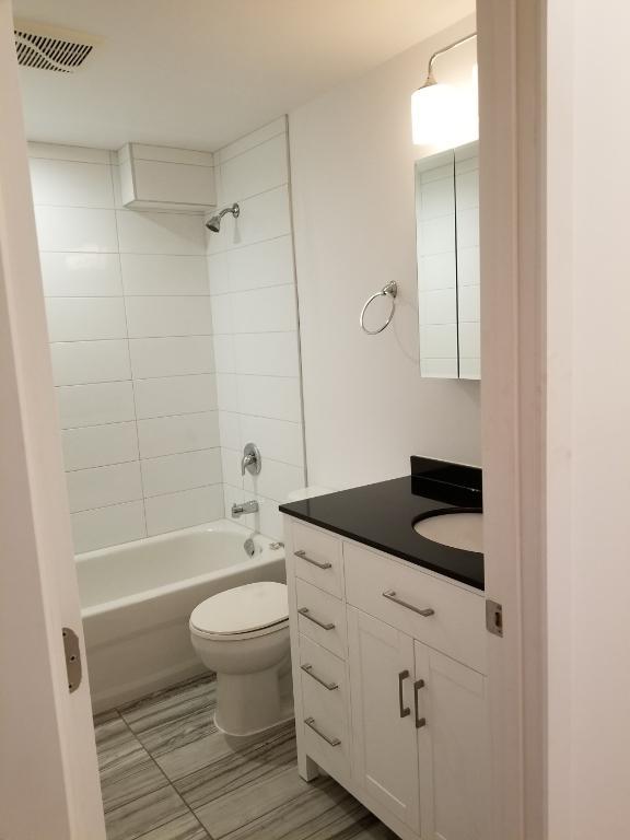 Perle Rare à Saint Lambert - Grand 3 1/2 Renové, entouré d'arbres et près du Village | 3164608