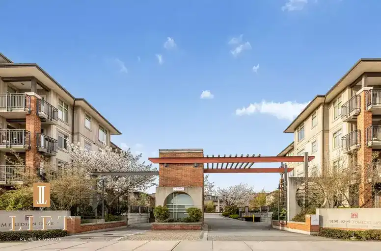 Beautiful 2 Bed 2 Bath with stunning  view in Richmond. | 9299 Tomicki Avenue, Richmond | 3166056