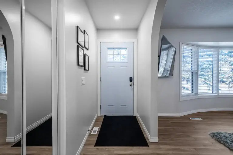 3 Bedroom Main floor | 260 Doverthorn Close Southeast, Calgary | 3166367