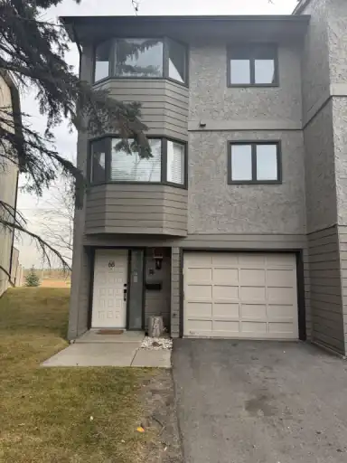 Stylish Townhouse Backing onto Greenbelt – Ideal for Dog Lovers | 68 - 23 Glamis Drive Southwest, Calgary | 3166397