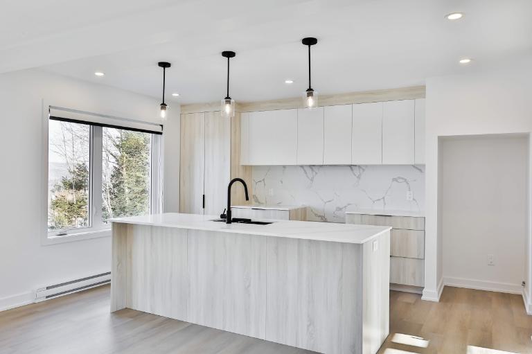 3 CH - 2 SDB - Sainte-Agathe-des-Monts - $2,250 /mo | 3166432