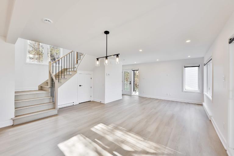 3 CH - 2 SDB - Sainte-Agathe-des-Monts - $2,175 /mo | 3166433