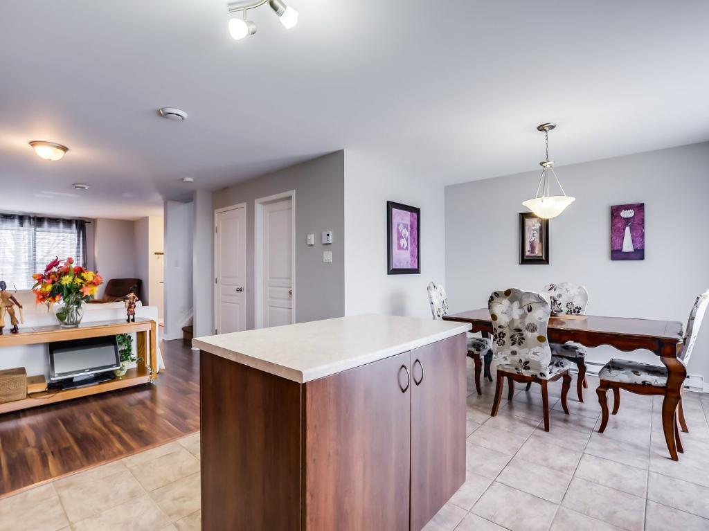 Logement maison 5 et demi : 2 550$ / mois Libre maintenant | 3166584