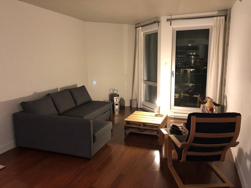 Superbe condo dans Villeray, dans un quartier paisible proche de toutes commodités, avec piscine intérieure, sauna, gym, ascensseurs et stationnement | 3166587