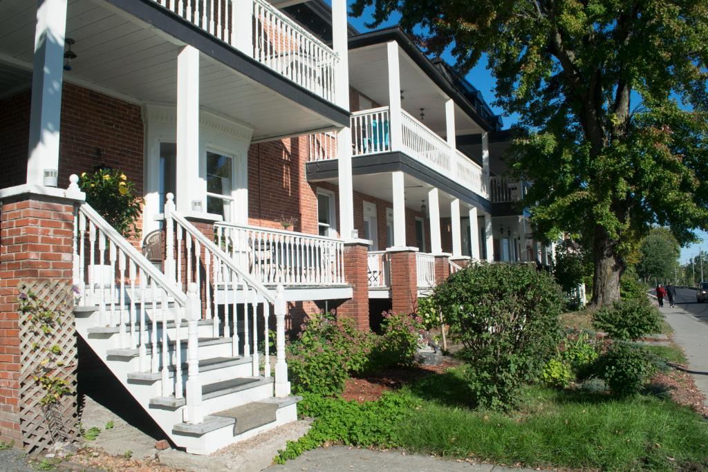 BEAU 31 /2 - LIBRE IMMÉDIATEMENT! | 3172981