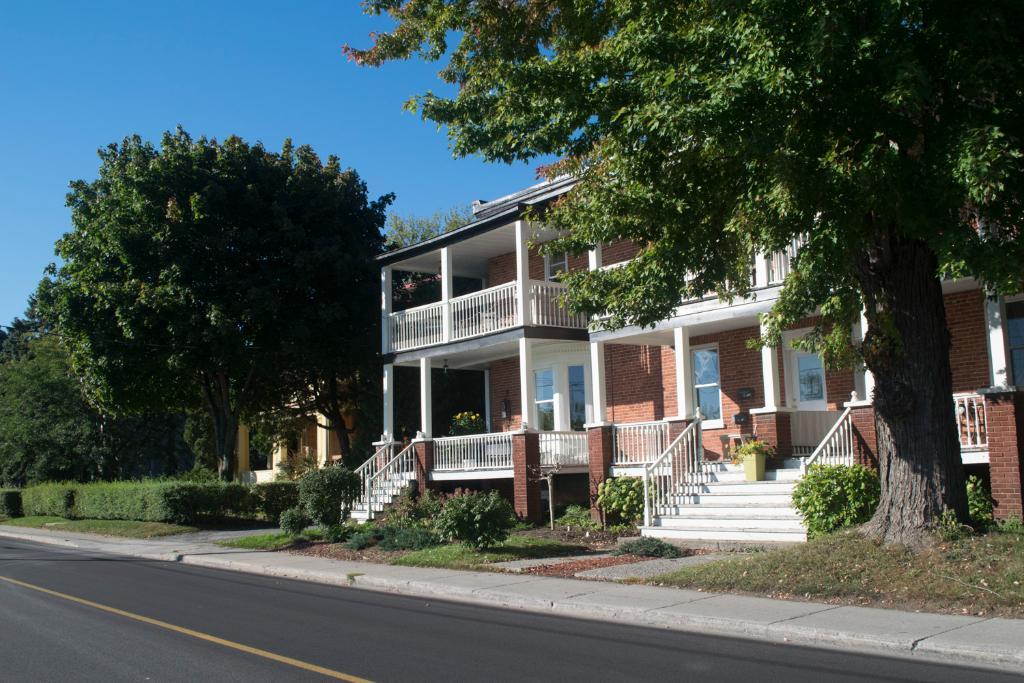 BEAU 31 /2 - LIBRE IMMÉDIATEMENT! | 3172981