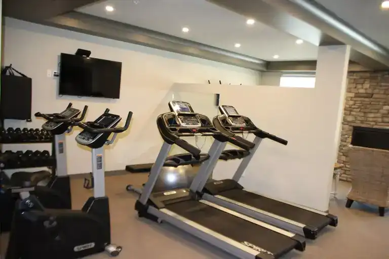 Third Floor, 1 Bedroom Suite! | 1811 Salton Road, Abbotsford | 3173309