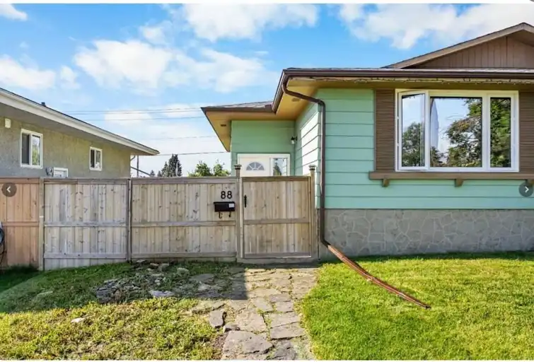 Bright and comfortable 2-bedroom, 1-bathroom basement - Utilities Included | 88 Huntwick Way Northeast, Calgary | 3173400