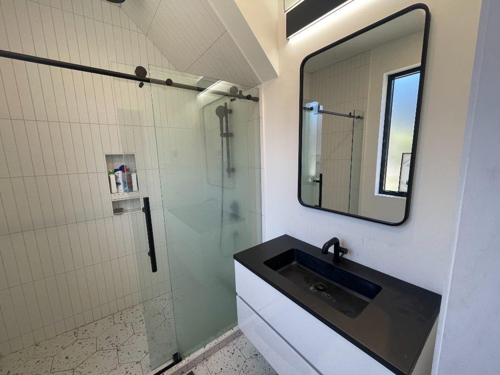 Furnished, two-level studio in Verdun — Lease Transfer, December rent FREE | 3173494