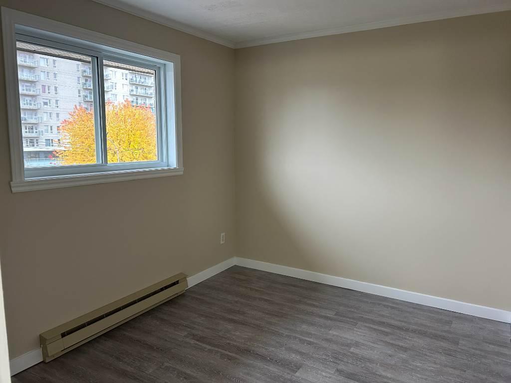 BEAU 5 1/2 - EMPLACEMENT IDÉAL - STATIONNEMENTS | 3173507