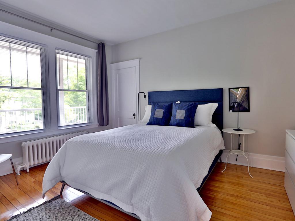 Disponible maintenant - Grand 7 1/2 meublé tout inclus | 3173813