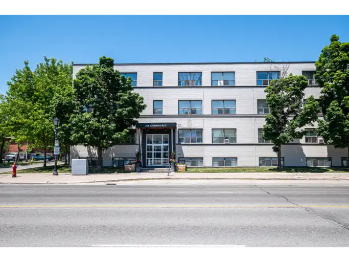 206 Lakeshore Road East | 206 Lakeshore Road East, Mississauga | 3176964