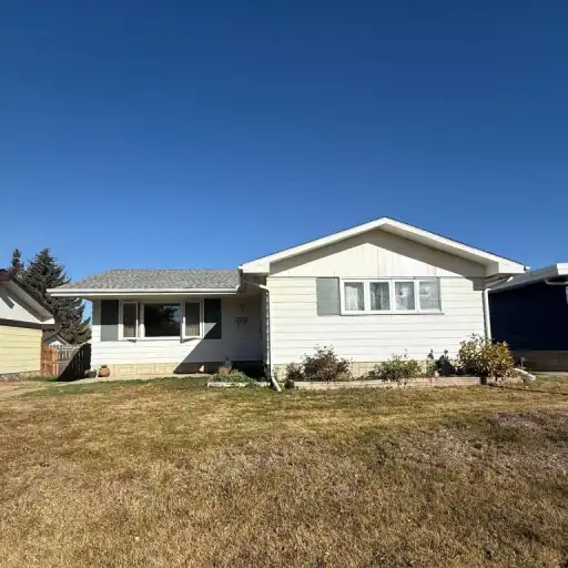 10932 40 Ave NW | 10932 40 Avenue Northwest, Edmonton | 3174015