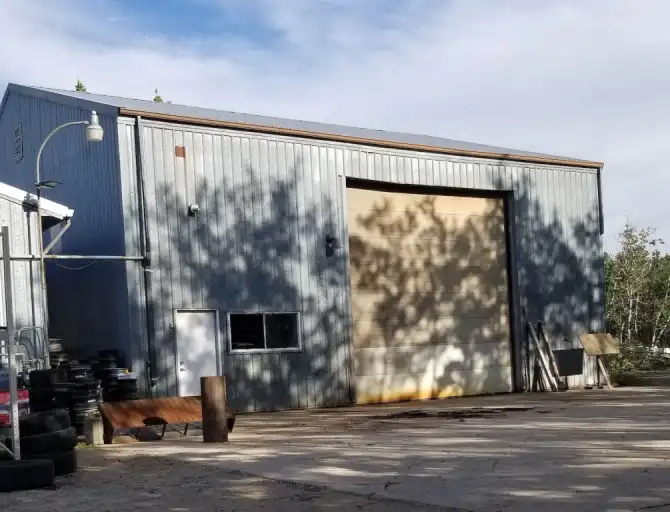 2016 sq ft heated building for rent | 272134 291 Rge Rd NE, Airdrie | 3174023