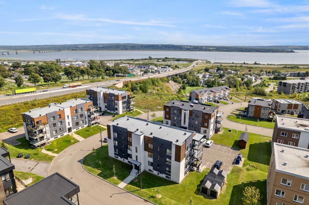 ANIMAUX ACCEPTÉS, Grand 51/2 vue partielle sur le fleuve | 3180975