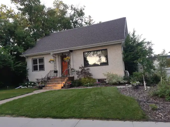 Bright 1 bdrm basement partially furnished for 1 person only suite Nonsmoking renter Female | 12307 131 Street Northwest, Edmonton | 3175871