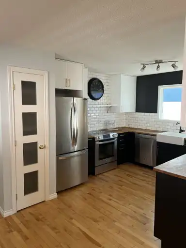 BEAUTIFUL MAIN FLOOR AVAILABLE | 2031 51 Avenue Southwest, Calgary | 3175883