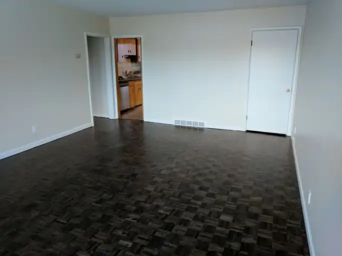 Stanley Park duplex 1000 ft up ;  near Chinook Center; available Nov 1 | Up - 301 46 Avenue Southwest, Calgary | 3176096