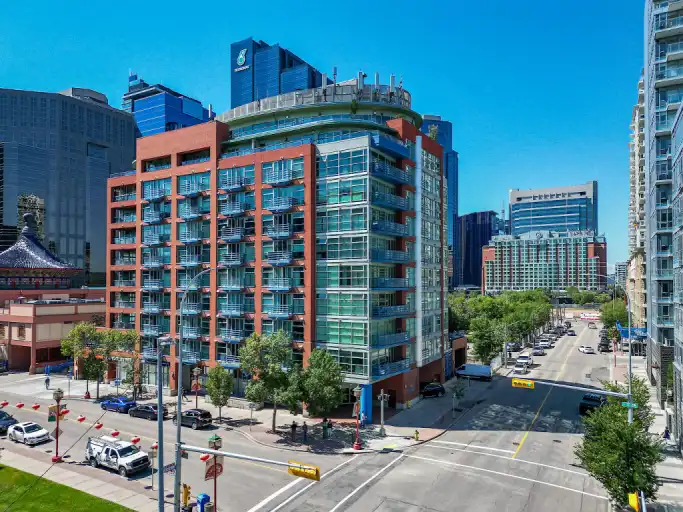 Chic Downtown Condo | Walkability 10, Downtown Access + Peaceful Riverfront | 205 Riverfront Ave SW, Calgary | 3176390