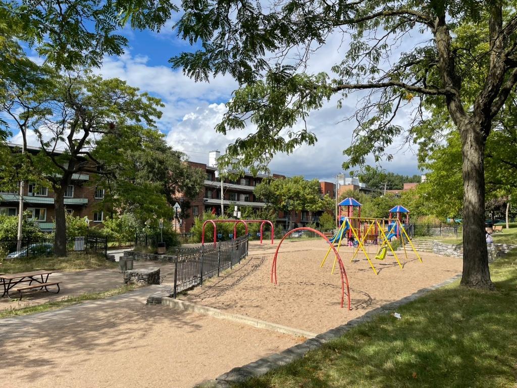 À louer 1600$ – 4 ½ au 2780 Place Darlington, Côte-des-Neiges | 3177205